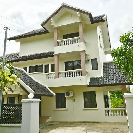 Taman Mawar Hotel Бандар Сери Бегаван Екстериор снимка