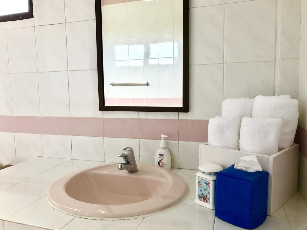 Taman Mawar Hotel Бандар Сери Бегаван Екстериор снимка