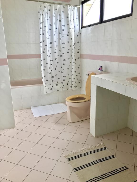 Taman Mawar Hotel Бандар Сери Бегаван Екстериор снимка