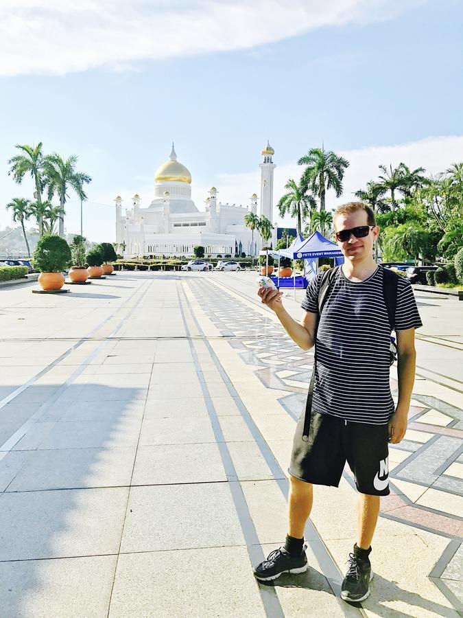 Taman Mawar Hotel Бандар Сери Бегаван Екстериор снимка